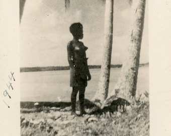 Vintage photo 1944 "True Love" Mannis Admiralty Island Woman Topless Pointy 29 M
