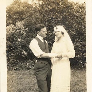 vintage photo 1918 Affectionate Red Cross Nurse Bandages Young Man Arm20 P