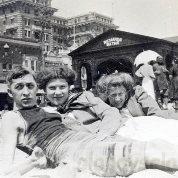 Vintage Snapshot 1908 Young Women Man Atlantic City NJ Boardwalk Richard's Baths 68 E