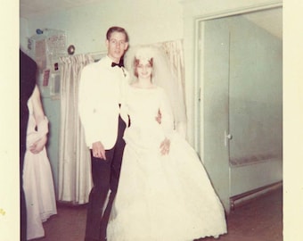 Vintage Foto 1969 Braut & Bräutigam Vor der Hochzeit Farbaufnahme 64C