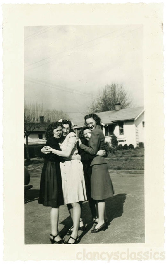 Vintage Photo 1950 Affectionate Women Couple Up Lesbian