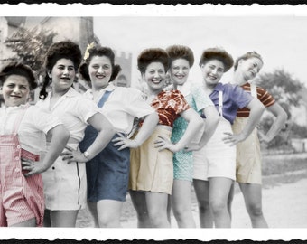 1942 The Jersey Girls greeting card tinted vintage photo