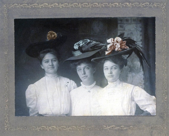 Three Beauty Young Women Wear Fancy Hats Tinted Vintage  display picture 3