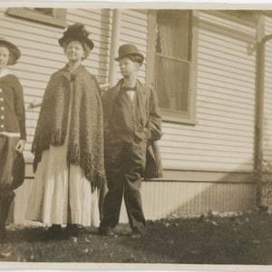 Vintage photo 1914 Young Ladies Cross Dress Men&#39;s Suit Costume Dress up Ma Pa & Baby