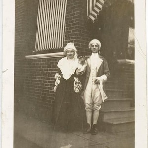 vintage photo 1926 REvolutionary COuple Teenagers Halloween Martha and George Washington55 Z