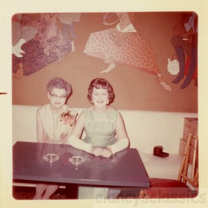 vintage photo 1968 Mid Century Color Women At Exotic Club 52 H