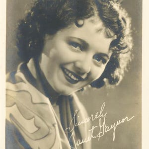 vintage photo Publicity Photo of Silent Film Era Star JANET GAYNOR Signed