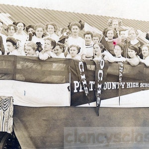 vintage photo 1911 Pratt County High School Kansas Wagon Ride Banners Pennants Horse RPPC 40 N