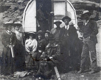 vintage photo 1911 Idaho Pioneer Family Gypsy Traveler House Caravan 47 V