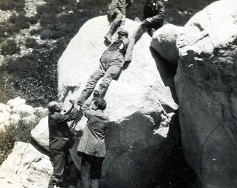 Vintage Snapshot '13 Men Rugged Adventure Climbing Rocks Fishing Hiking Hills of California 2foto 52 E