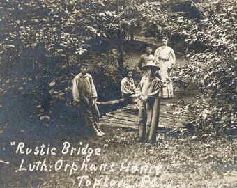Vintage-Foto 1907 Rustic Bridge Lutheran Orphans Home Topton Berks County PA RPPC22E