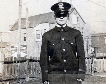 vintage photo 1919 Young woman Man Policeman in Uniform 34 N