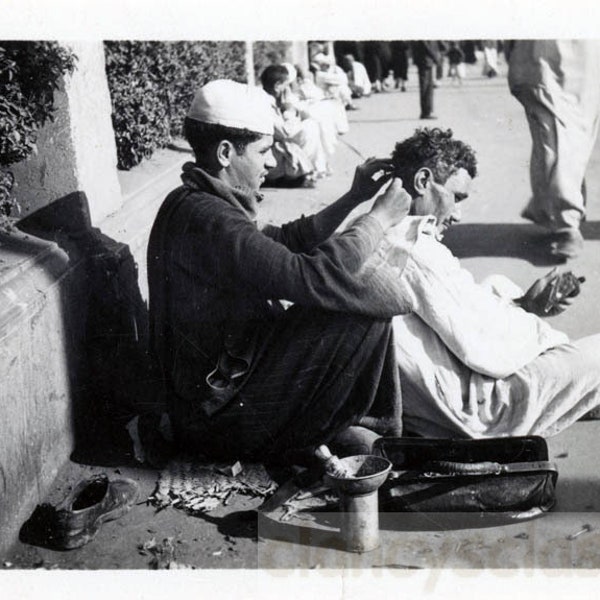 vintage photo 1939 Muslim Arab Street Barber Haircut and Shave 63 Q