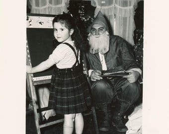 Foto vintage de 1930 Niña pequeña con Papá Noel falso, regalo de Navidad, Mickey Mouse, pizarra 4 R
