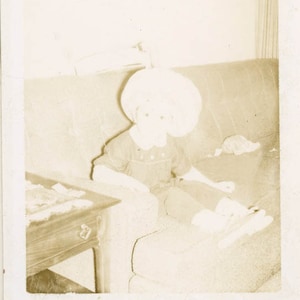 Vintage photo 1965 Cindy Strange Alien white Afro Child Abstract Head Unusual small Polaroid 2 T