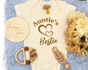 Auntie's Bestie Baby Outfit, New Aunt Gift Personalized, Auntie Baby Reveal Onesie®, Soon to be Aunt Onesie®, Auntie's Bestie Baby Onesie®