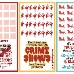Puede incluir: Tres diseños gráficos con texto e ilustraciones. Uno presenta texto sobre programas de asesinatos, otro sobre programas de crímenes y el tercero sobre documentales de crímenes reales o películas navideñas. Cada diseño tiene un borde de color diferente.