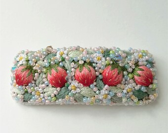 Artisan Embroidery Hair Barrette: Handcrafted Accessory