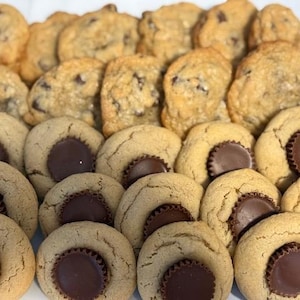 1 LB Fresh Homemade Chocolate Chip and Peanut Butter Reeses Party Cookies Cookie Gift Box