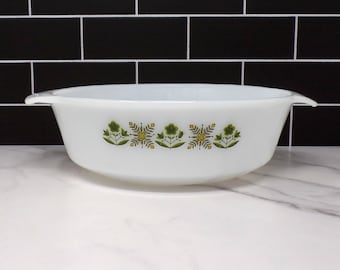 Vintage Fire King 1 1/2 Qt Round Casserole (437) - Meadow Green, Milk Glass Baking Dish (1968-76)