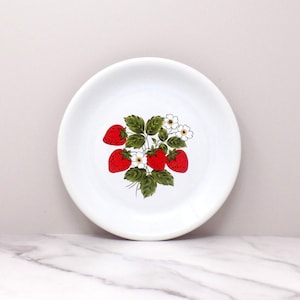 Vintage McCoy Strawberry Country Ceramic Small Dessert / Bread Plate, 7 1/2&quot; (1980s)
