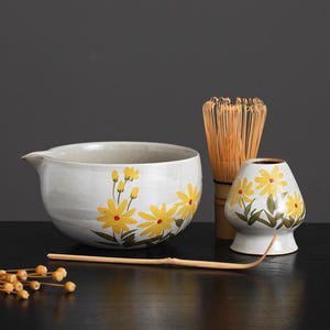 Handcrafted Yellow Daisy Matcha Bowl Set with Spout Matcha Gift Set of 4 Tea Ceremony Set Gift Ideas