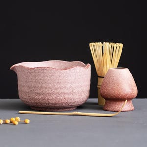 Handgefertigtes Vintage Snow Pink Matcha-Set mit Spouted Bowl Matcha-Zeremonie-Set-Geschenkset für ihre Geschenkideen