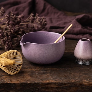 Juego de cuencos para matcha de lavanda hechos a mano, chawan de cerámica morada moteada con boquilla, kit de batidor de bambú, regalo para amantes del té.