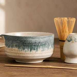 Azure Frost Matcha-Set, handgefertigte Keramik-Chawan mit Ausguss, Bambusbesen, Weihnachtsgeschenk