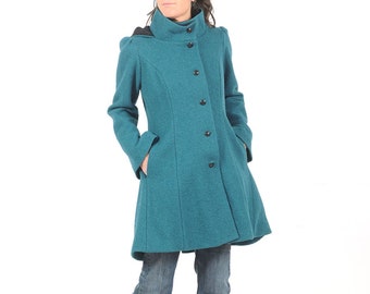 Damen Mantel mit kapuzengrün-blauer Winterwolle, femininer Wollmantel mit ausgestellten Ärmeln, MALAM, Jede Größe