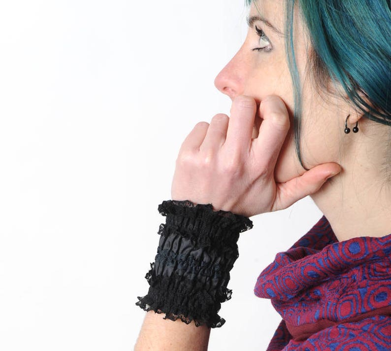 Short black wristwarmers, lace cuffs, fall-winter accessory, MALAM image 2