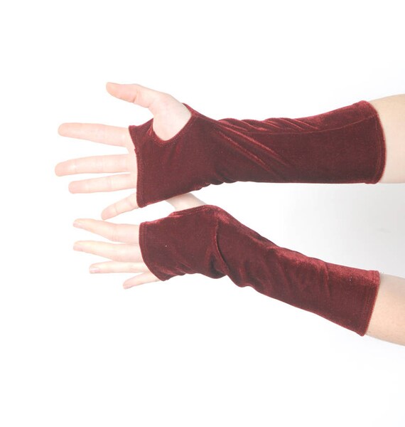 dark red fingerless gloves