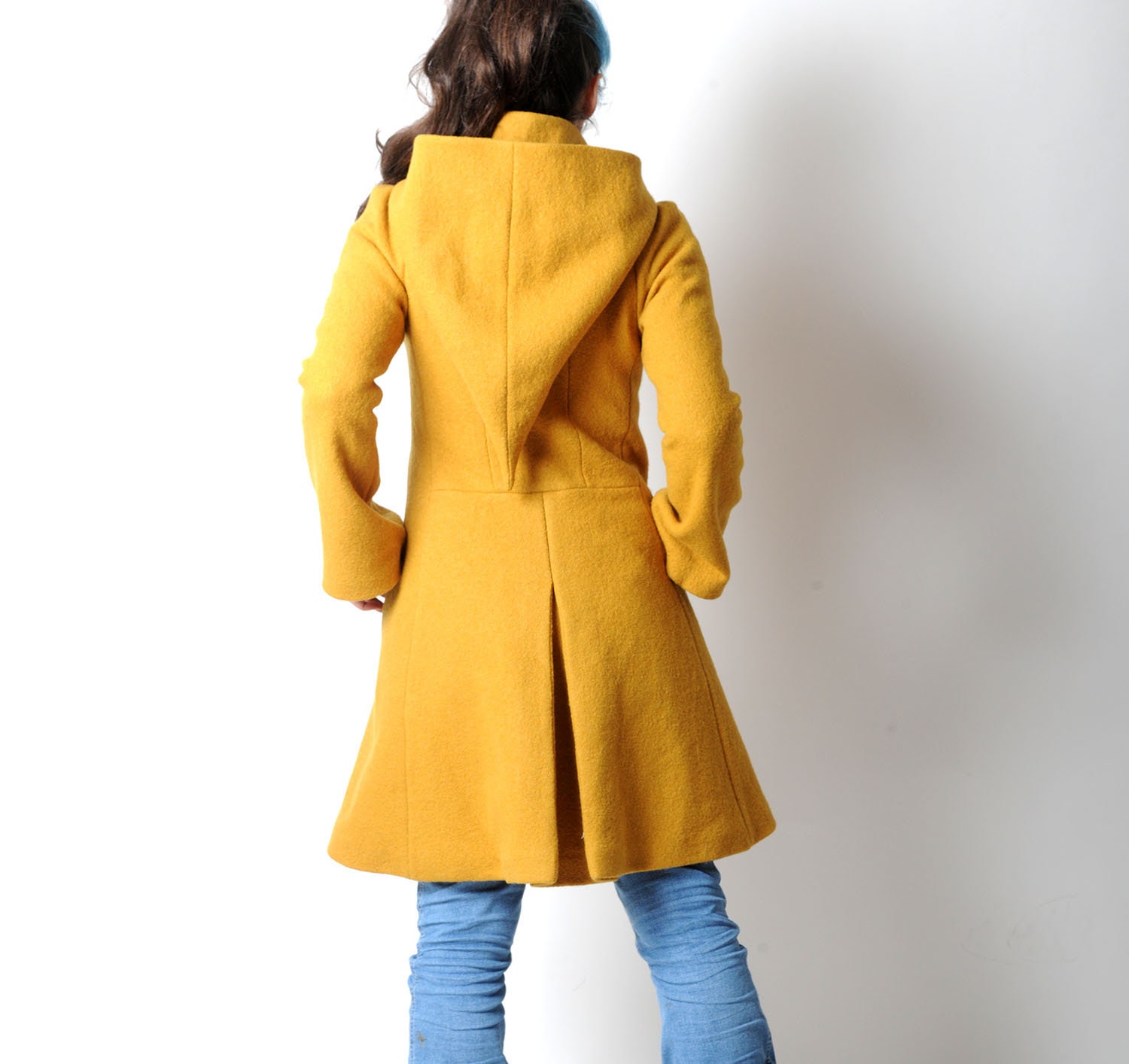 manteau long jaune moutarde