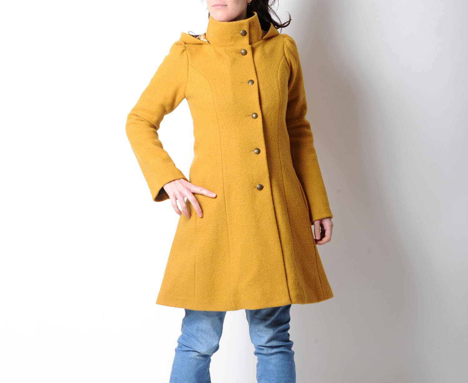 manteau long jaune moutarde