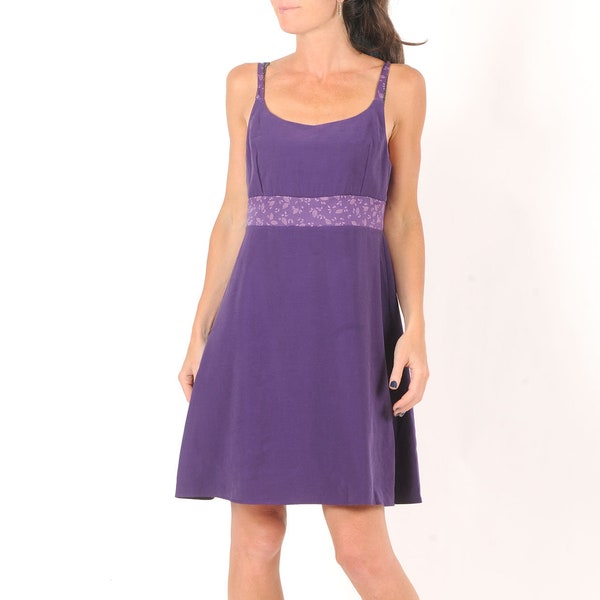 Robe violette à bretelles, détails fleuris, MALAM, T 42