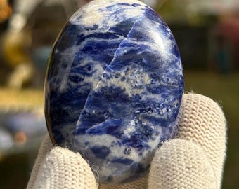 SODALITE Palm Stone – Intuition, Calm Mind, Truth, Communication