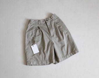 pleated trouser shorts | vintage Gap shorts | beige khaki shorts