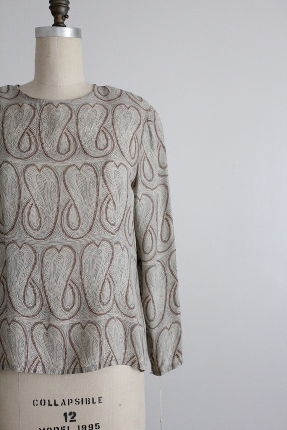 silk paisley blouse | gray silk blouse | vintage … - image 2