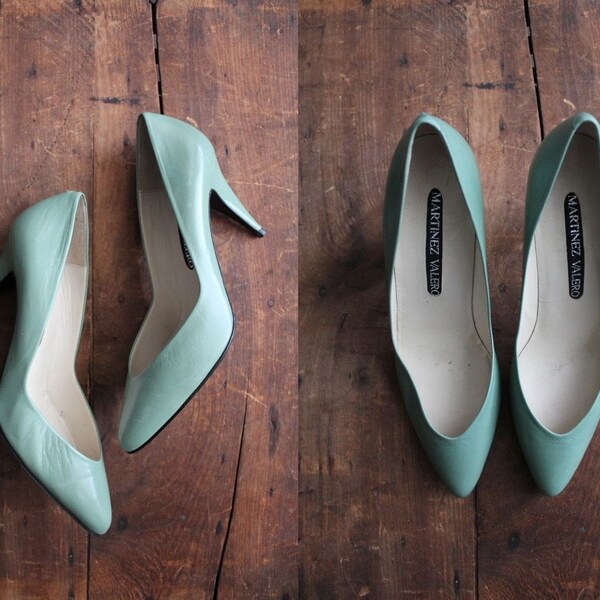 vintage celadon green leather pumps / size 8.5