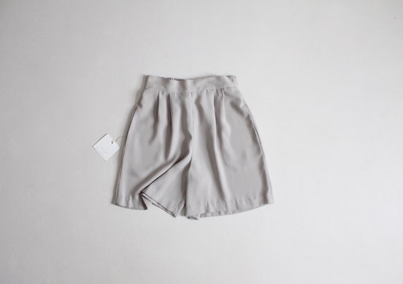 cement tap shorts | flouncy shorts | beige tap sho