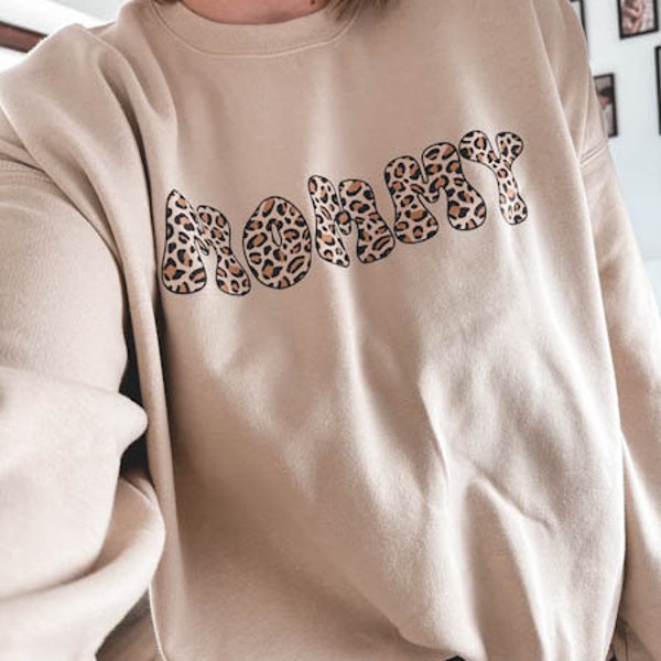 Mommy Sweatshirt mit angesagtem Leo Design