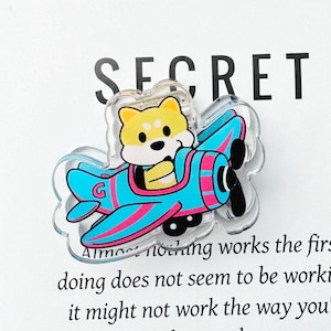 Clip acrílico Grinzo - Adorable Shiba Inu con diseño de avión - Amuleto lindo y duradero para bolsos y papeles - Regalo perfecto para niños y adultos