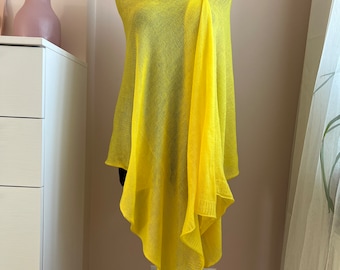 Mantón merino amarillo.