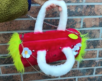 ストロベリーフィールズ　ファーバッグ　　未使用 大胆で華やかなストロベリーフィールズのフェイクファーバッグ - Etsy 日本