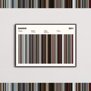 Pode incluir: Um cartaz de filme emoldurado para o filme Rango de 2011, com um design minimalista apresentando um bloco central de faixas verticais coloridas que representam a paleta do filme. O texto inclui o título, ano, diretor, escritores e elenco.