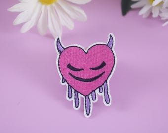 böser Herz Aufnäher, pink, Aufnäher Teufel, Bügelbild, gestickter Patch, lustiger Aufnäher, coole Patch