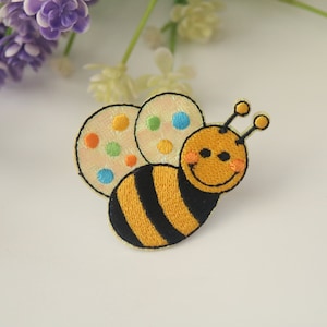 comic bee patch, cute, iron on patch, embroidered patch, funny patch, cool patch, for vest, for tote bag