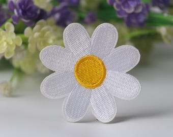 white flower patch, daisy patch, feverfew patch, iron on patch, embroidered patch, funny patch, cool patch, for vest, for tote bag