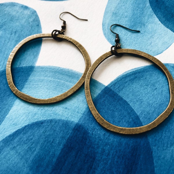 Hammered brass hoop earrings | mobile earrings | hammered bronze earrings | simple everyday jewelry | textured brass earrings | iheartmies