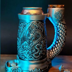 Torre de Dados con Soporte para Lata Dragon fantasía • Accesorio y Regalo PERFECTO Para Juegos de Mesa Juegos de Rol